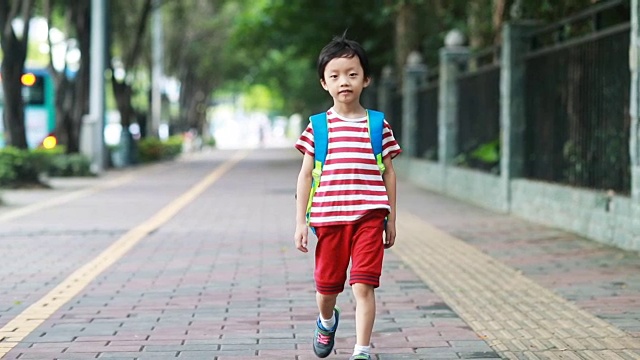 回到学校视频素材画面3