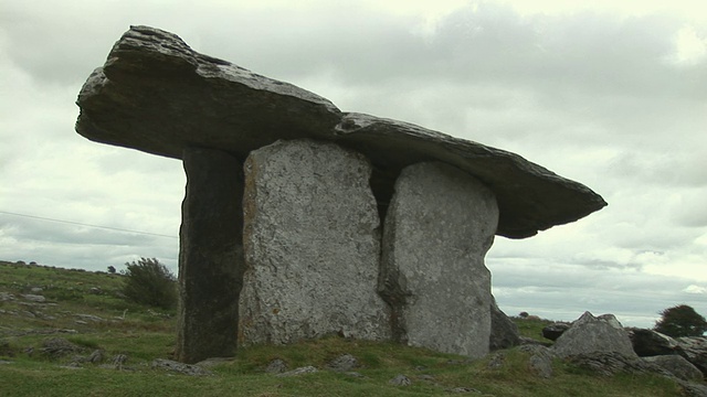 MS, poulnabone dolmen, Burren，县克莱尔，爱尔兰视频素材