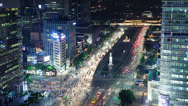 夜景中宫，光华门广场和景博宫(韩国国宝)视频素材