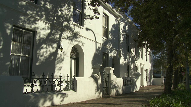 南非西开普省，Franschhoek Stellenbosch, WS Dorp街时期的房屋外观视频素材