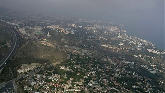 Benalmadena / Benalmadena的WS POV鸟瞰图，安达卢西亚，西班牙视频素材