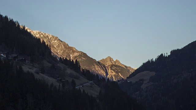 日出时光流逝美丽的阿尔卑斯山山脉视频素材