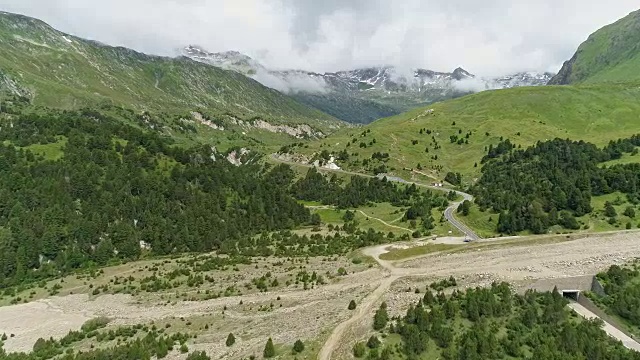 通往瑞士阿尔卑斯山脉的路克曼尼尔视频素材