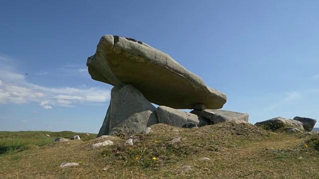 Kilclooney dolmen滑块移动，多尼戈尔爱尔兰视频素材