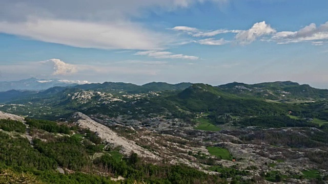 从高处俯瞰山峰视频素材