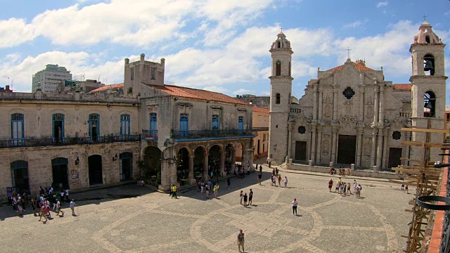 古巴，Ciudad de la Habana省，la Habana Vieja区被列为世界遗产，大教堂广场和圣母玛利亚大教堂视频素材