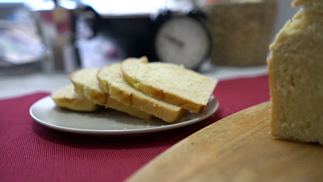 自制早餐:全麦面包视频素材