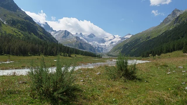 在瑞士的罗斯格山谷徒步旅行视频素材