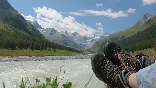 在瑞士的罗斯格山谷徒步旅行视频素材