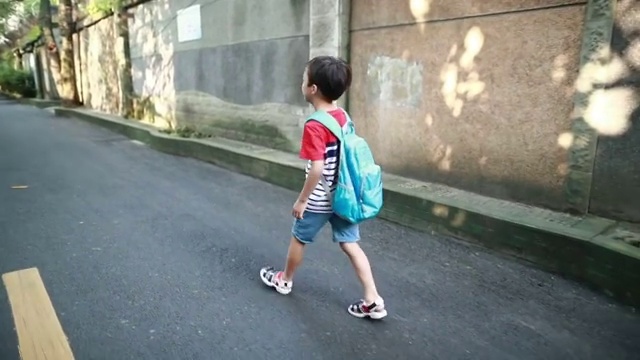 回到学校视频素材画面3