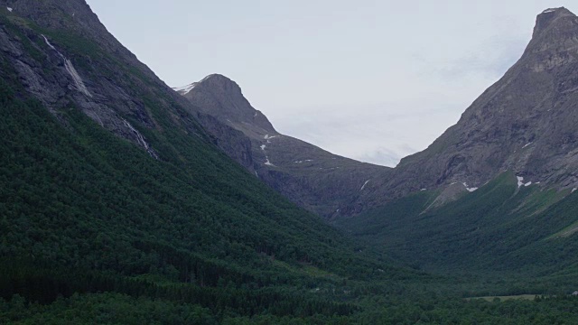 挪威西海岸美丽的山谷视频素材