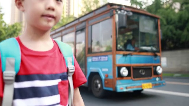 回到学校视频素材画面3
