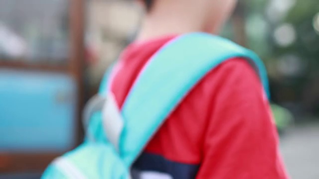 回到学校视频素材画面4