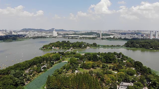 南京城市天际线鸟瞰图，江苏省，中国。视频素材