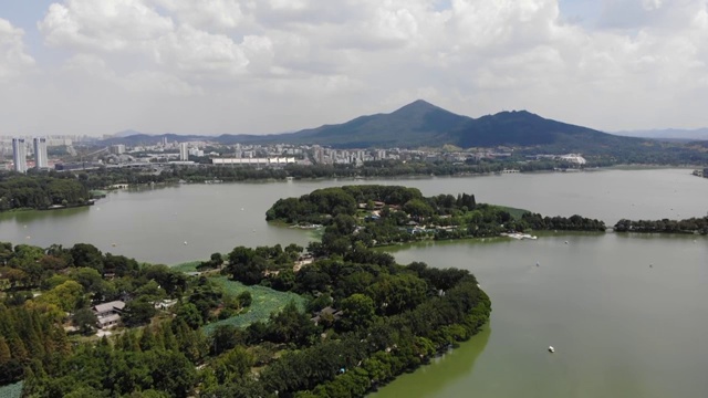 南京城市天际线鸟瞰图，江苏省，中国。视频素材