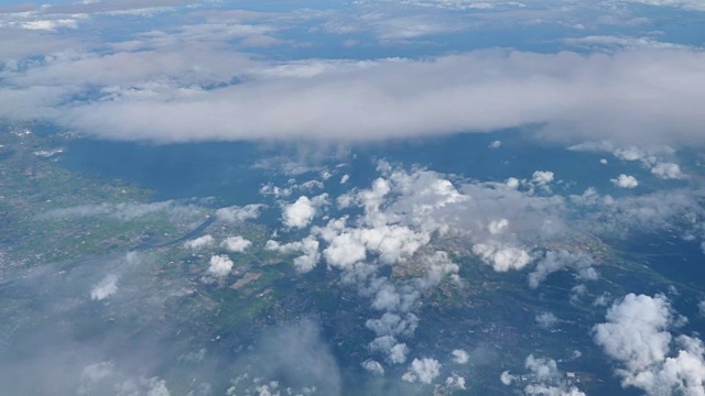 清澈的天空视频素材画面1