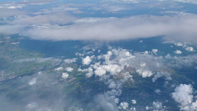 清澈的天空视频素材画面2
