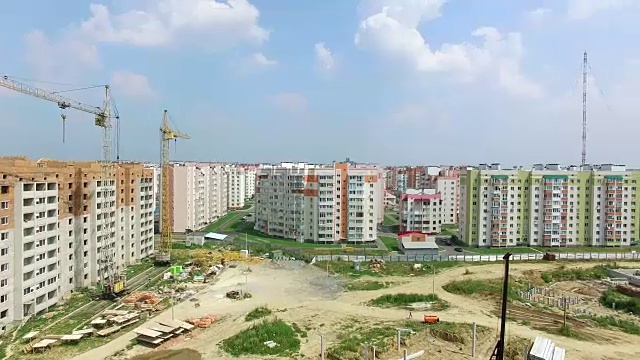 一大片用于建设现代化高层建筑的新城新区。视频素材画面1