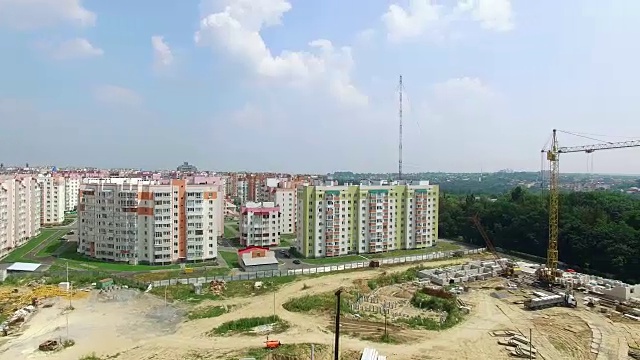 一大片用于建设现代化高层建筑的新城新区。视频素材画面4