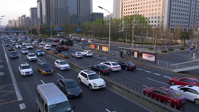 中国北京朝阳门南大街高速公路WS交通视频素材