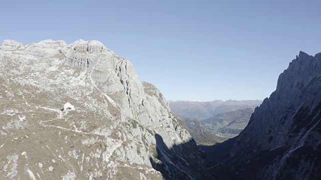 高空拍摄的高山视频素材