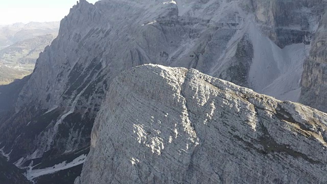 高空拍摄的高山视频素材