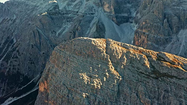 高空拍摄的高山视频素材