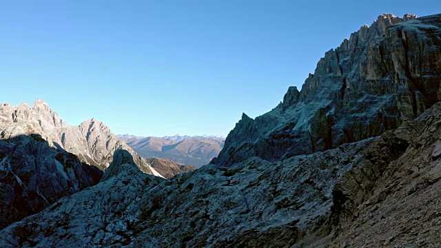 高空拍摄的高山视频素材