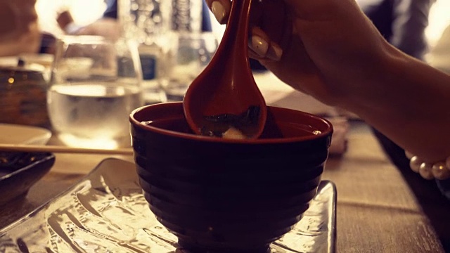 传统的汤视频素材画面2
