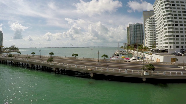 迈阿密Brickell Key Bridge Fly Over 2视频素材