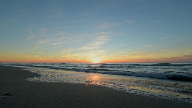 日落时分的波罗的海海滩，西strand, Born am Darß， fischlanddaringst，波罗的海，Mecklenburg-Vorpommern，德国视频素材