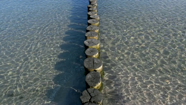 波罗的海海滩与groyne, Prerow, Fischland-Darß-Zingst，波罗的海，Mecklenburg-Vorpommern，德国视频素材