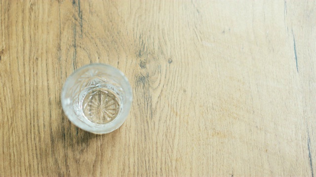 伏特加和红鱼子酱三明治。定格动画。视频素材画面4