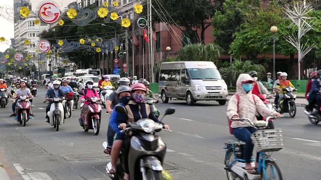 越南胡志明市的摩托车交通视频素材