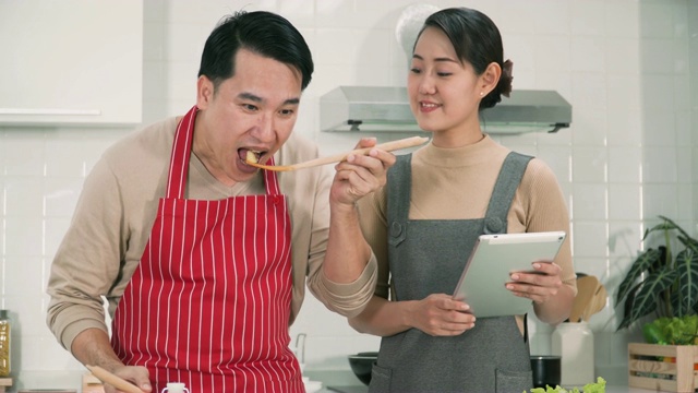 日本妻子帮助丈夫做饭，建议如何制作数字平板电脑视频素材