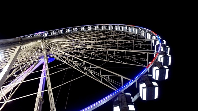 摩天轮夜景，巴黎城市全景视频素材