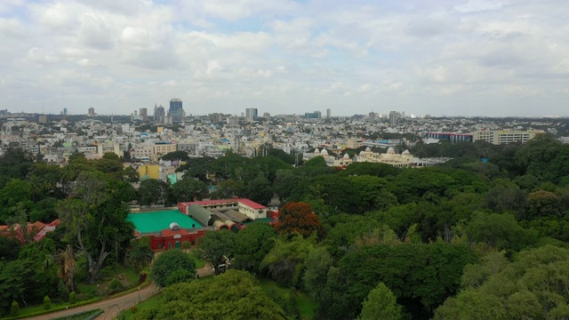 白天班加罗尔城市景观空中全景4k印度视频素材