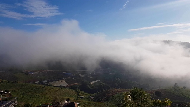 云雾和山地景观，蒙贾姆山，清迈，泰国视频素材