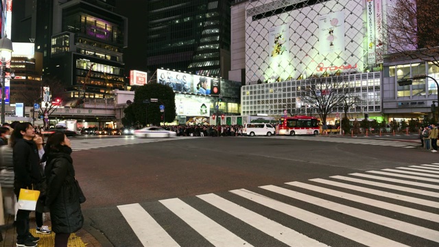 延时:涉谷穿越夜晚，日本东京视频素材