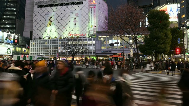 延时:涉谷穿越夜晚，日本东京视频素材