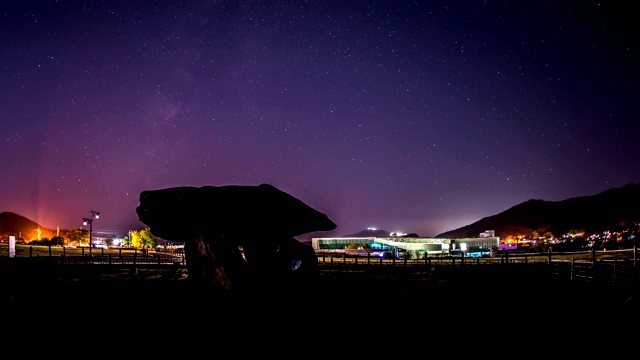 仁川江华岛的江华洞门遗址夜景视频素材