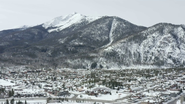 科罗拉多航空冬季雪山小镇景观视频素材