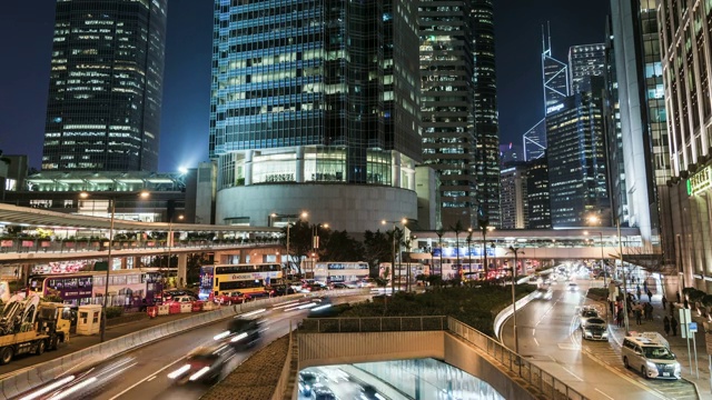 T/L ZI香港的夜间交通视频素材