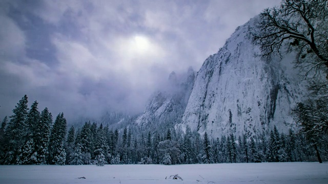 时间推移-约塞米蒂国家公园的暴风雪- 4K视频素材