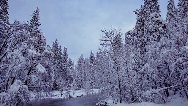 时间推移-优胜美地在冬天被雪覆盖- 4K视频素材