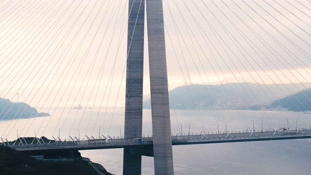 空中近距离观看Yavuz Sultan Selim桥在伊斯坦布尔博斯普鲁斯视频素材