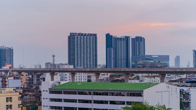 电动火车和曼谷邦苏市，泰国，潘右运动时间推移视频素材