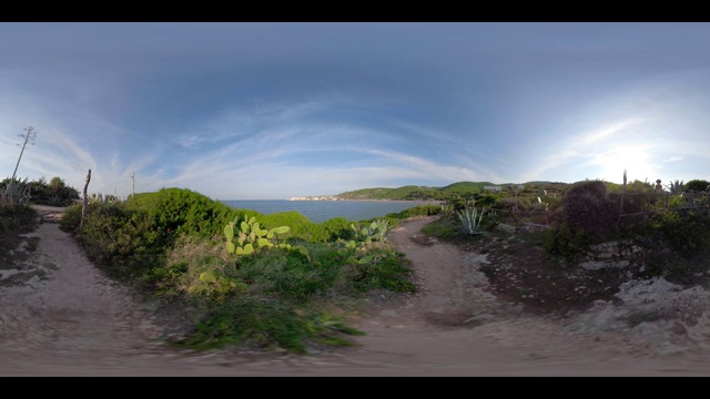 360 VR /步道，通往亚得里亚海的巴亚圣尼古拉湾视频素材