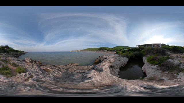 360 VR /落基海岸线在巴亚圣尼古拉海滩在亚得里亚海视频素材