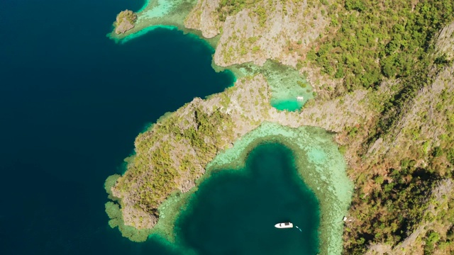 海景与泻湖和绿松石水视频素材